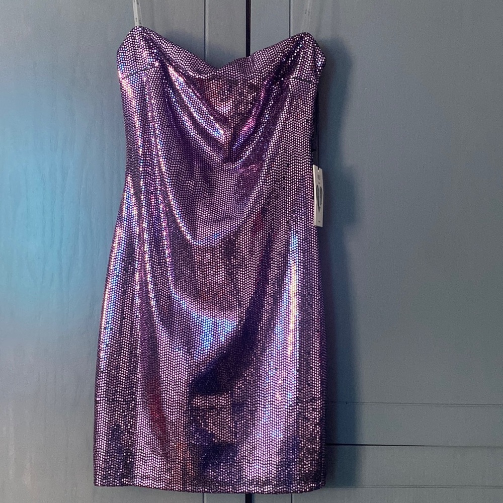 Cute mini dress, it’s brand new and hasn’t been worn at all.